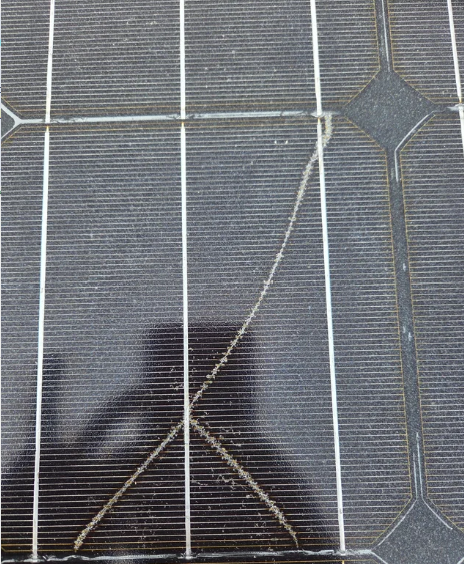 Risse oder Beschädigungen an einem PV-Modul